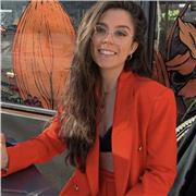 Profesora de primaria que imparte clases de todas las áreas